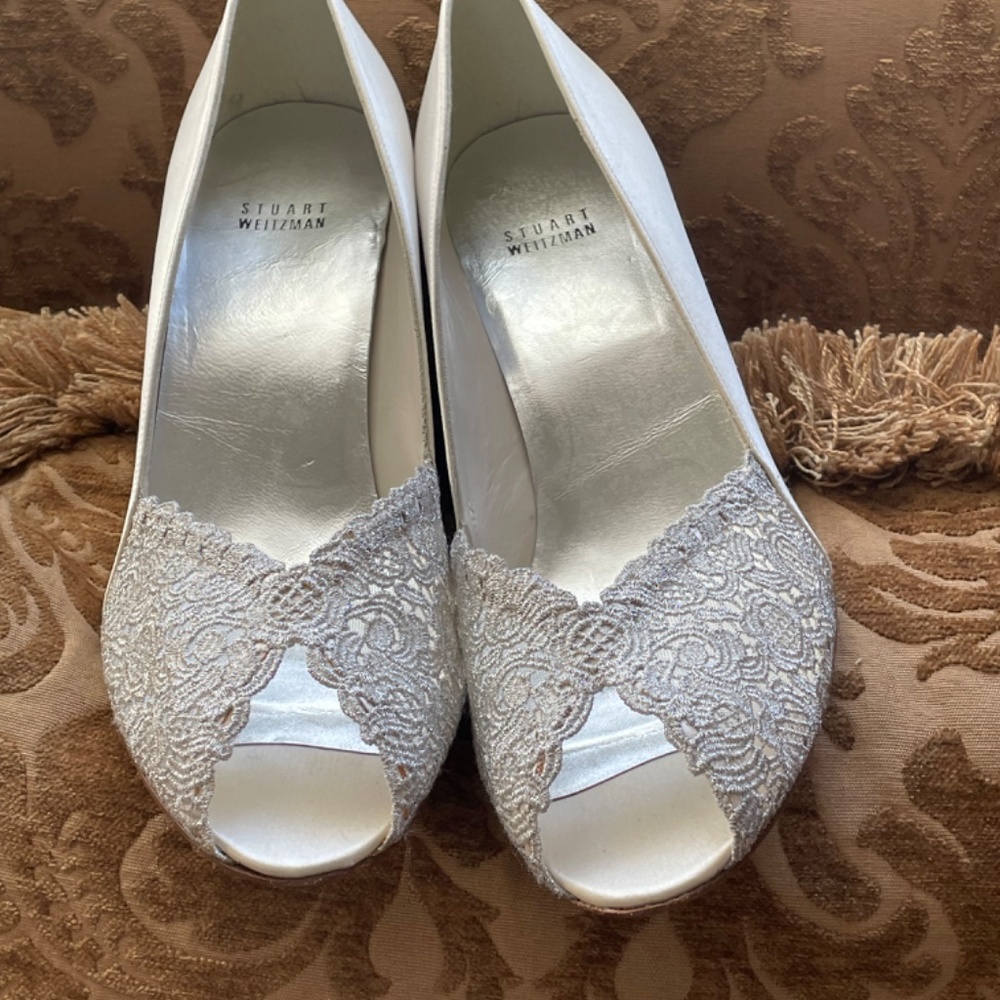 Stuart Weitzman Lace and Satin Peep-toe Pump - Picture 3 of 10